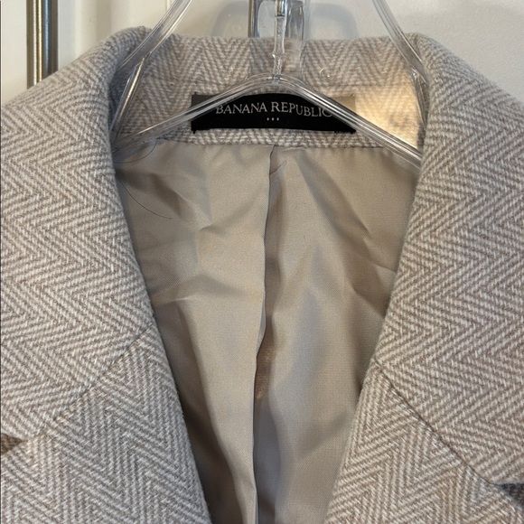 NWOT Banana Republic Herringbone Sport Coat in Beige, never worn. - Picture 2 of 7